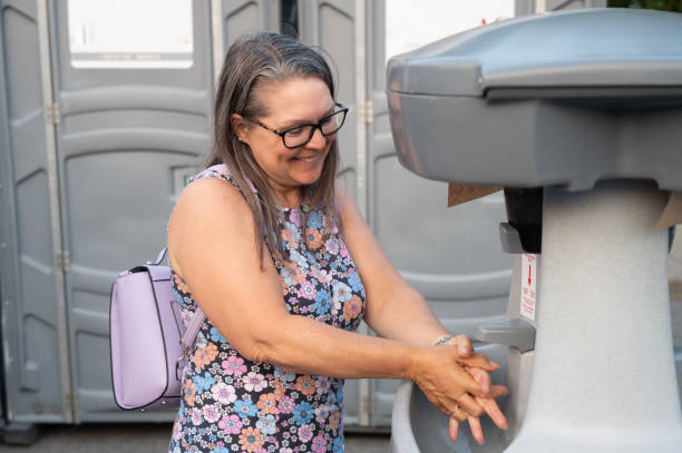 Best Porta potty delivery and setup  in Smithville, OH
